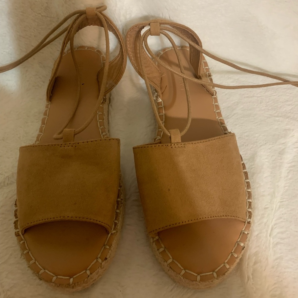 Women scandals  size 6 tie up legs  color Tan  great condition  Old Navy